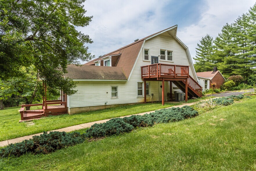 More Photos Of 16817 Germantown Rd, Germantown Schools For Sale