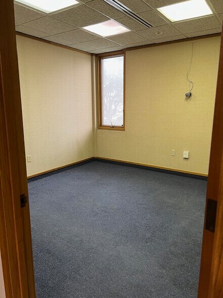 More Photos Of 3706 SW Topeka Blvd, Topeka Office For Lease