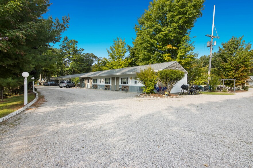 More Photos Of 4871 U.S. 31, Eastport Hotel For Sale