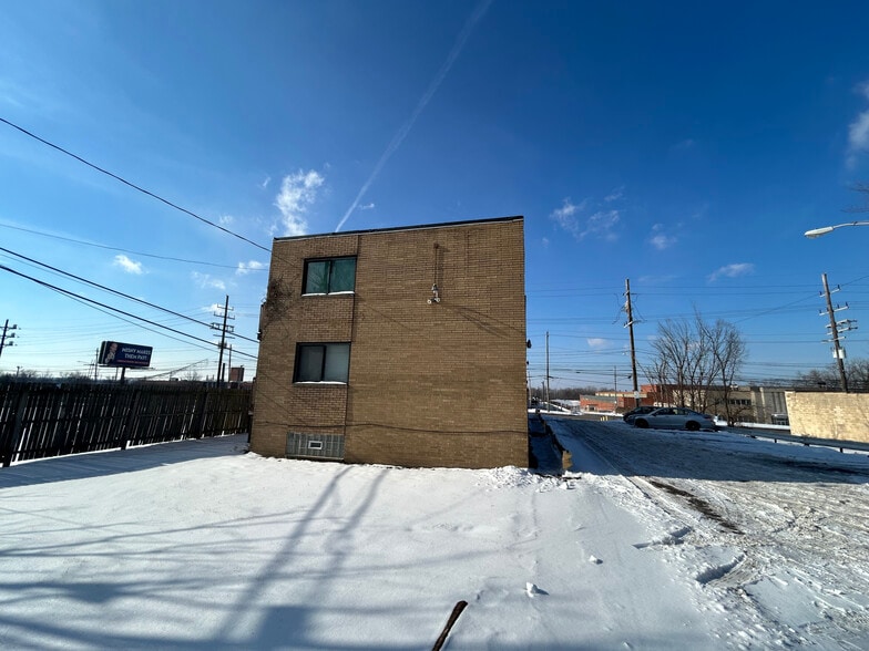 More Photos Of 4467 Lee Rd, Cleveland Apartments For Sale