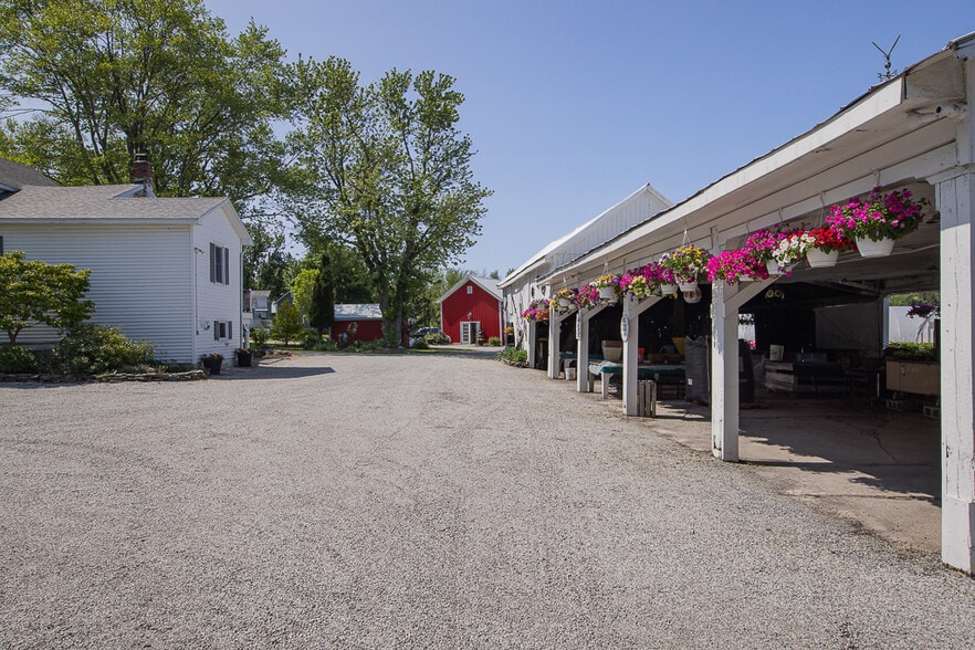 More Photos Of 73 Little York Rd, Warwick Garden Center For Sale