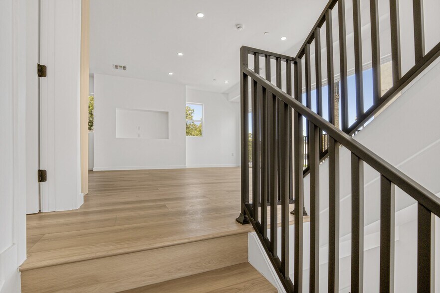 More Photos Of 10828 Hesby St, North Hollywood Apartments For Sale