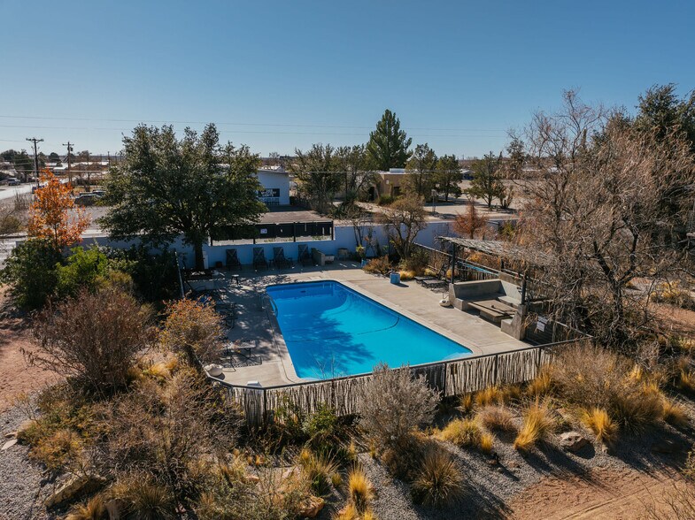 More Photos Of 601 W San Antonio St, Marfa Hotel For Sale
