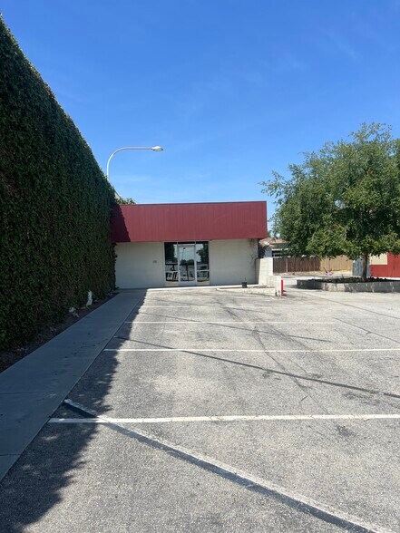 More Photos Of 200 China Grade Loop, Bakersfield Health Club For Lease