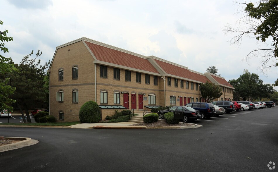 More Photos Of 931-947 Russell Ave, Gaithersburg Medical For Lease