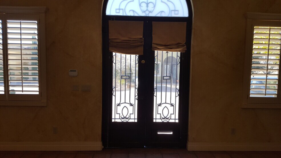More Photos Of 154 N Festival Dr, El Paso Medical For Sale