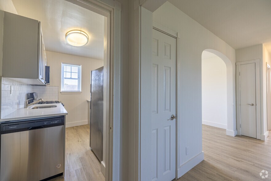 More Photos Of 1100 E Ramblewood Rd, Baltimore Apartments For Sale