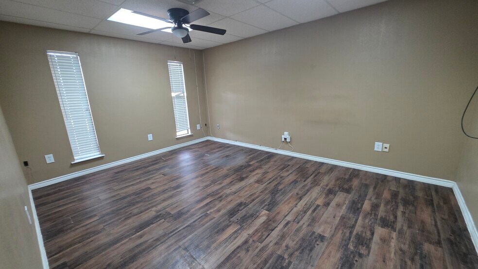 More Photos Of 3351 Westover Dr, Odessa Service For Lease