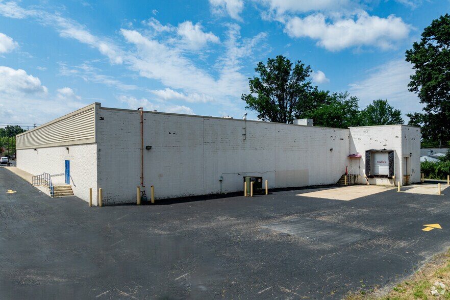 More Photos Of 33459 Vine St, Eastlake Freestanding For Lease