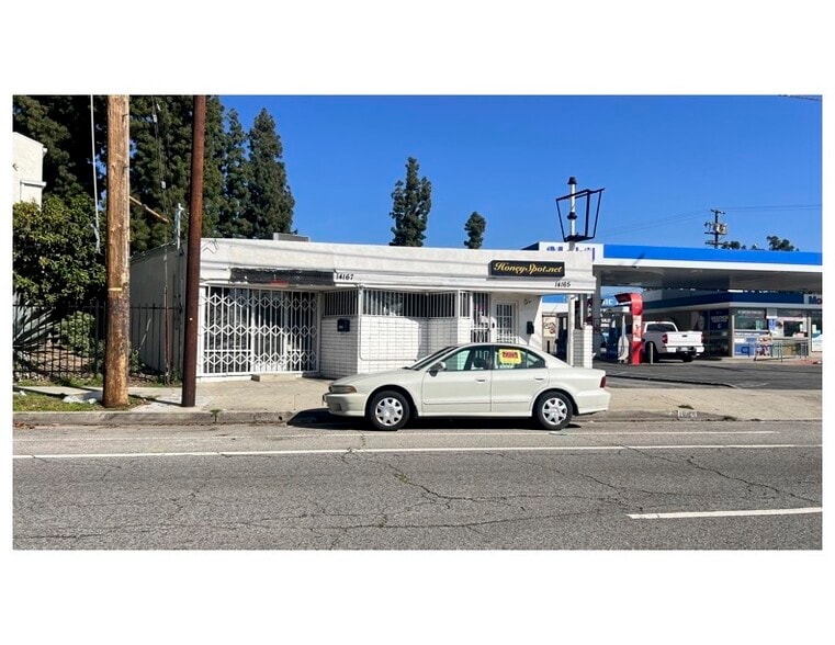 More Photos Of 14165-14167 Nordhoff St, Panorama City Storefront For Sale
