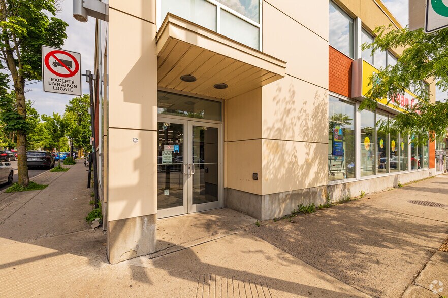 More Photos Of 928-930 Rue Jean-Talon O, Montréal Storefront For Lease