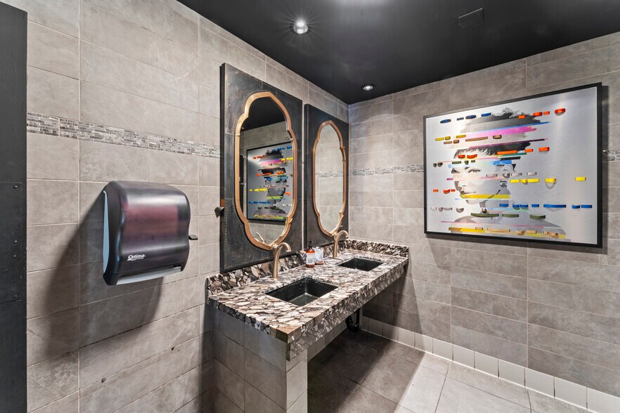 More Photos Of 281 W Main St, Ventura Storefront Retail Residential For Sale