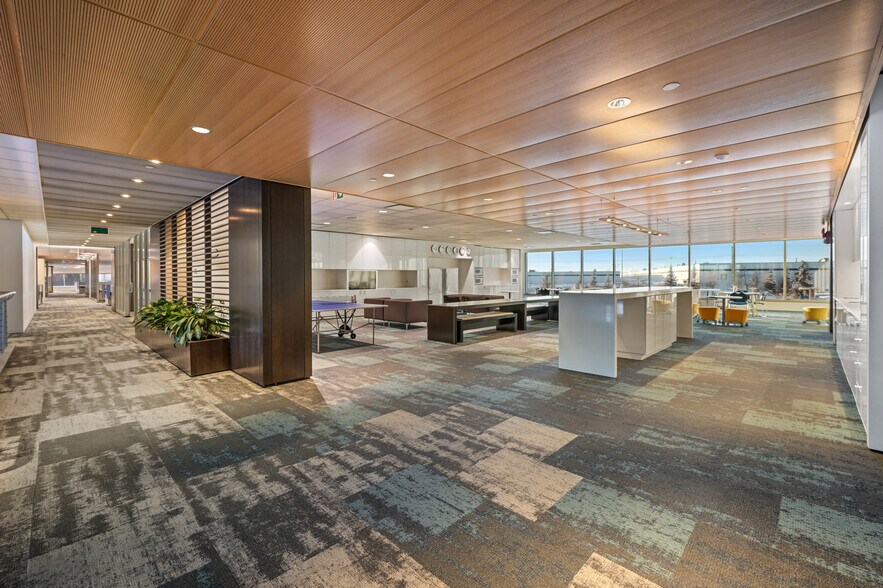 More Photos Of 2-10 Smed Ln SE, Calgary Distribution For Lease