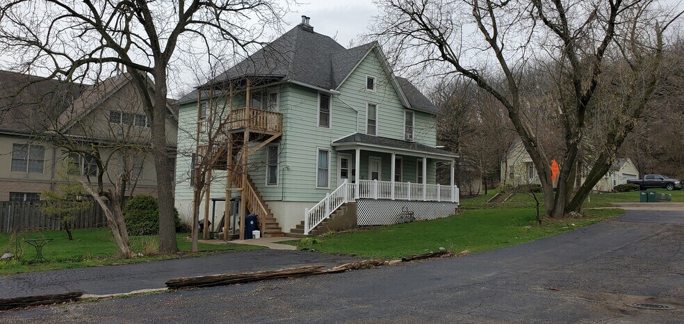More Photos Of 121 N Main St, Algonquin Apartments For Sale