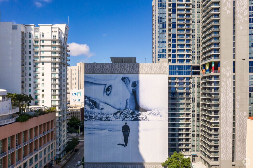 More Photos Of 100 SE 2nd St, Miami Office For Lease