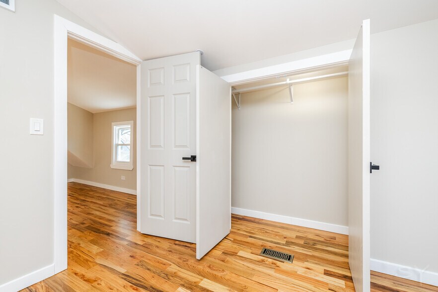 More Photos Of 6129 N Ravenswood Ave, Chicago Multifamily For Sale