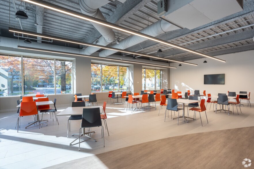 More Photos Of 9600 W Bryn Mawr Ave, Rosemont Office For Lease