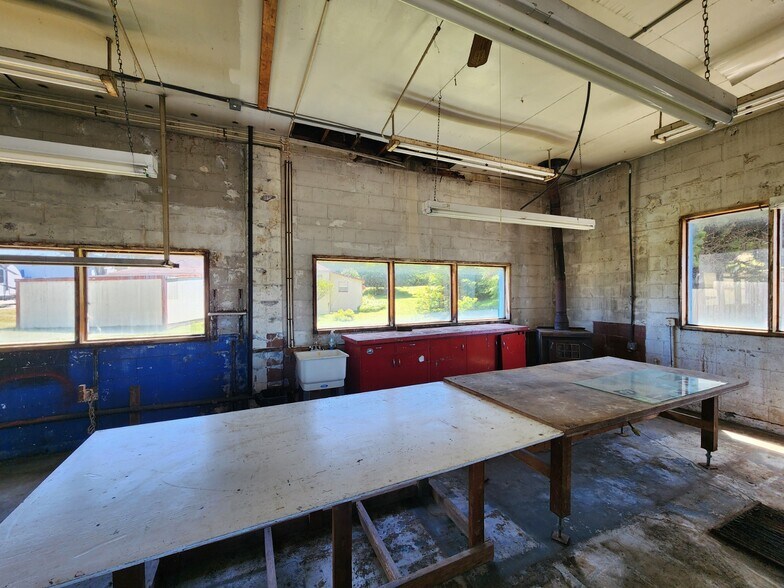 More Photos Of 311 6th St, Port Orford Storefront Retail Office For Sale