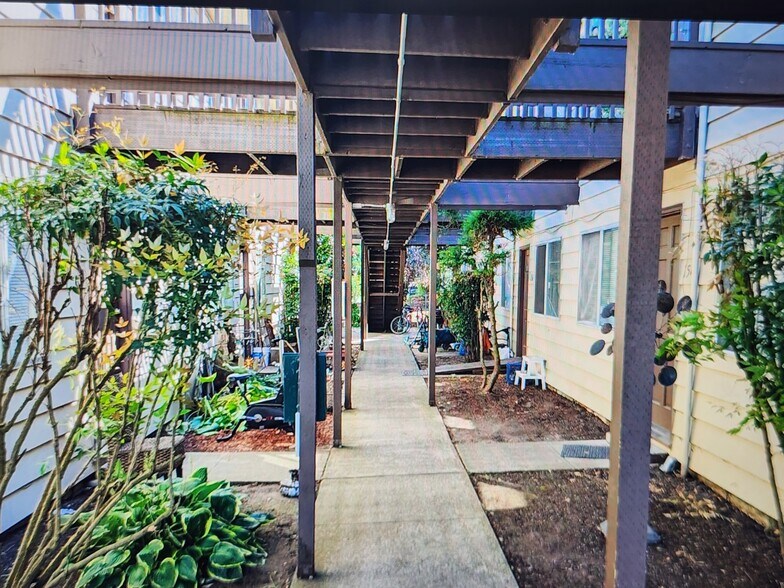 More Photos Of 132-168 Sunset Ave N, Salem Apartments For Sale