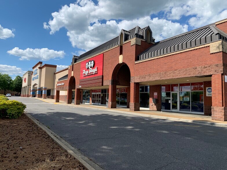 More Photos Of 3016-3030 E Franklin Blvd, Gastonia General Retail For Lease