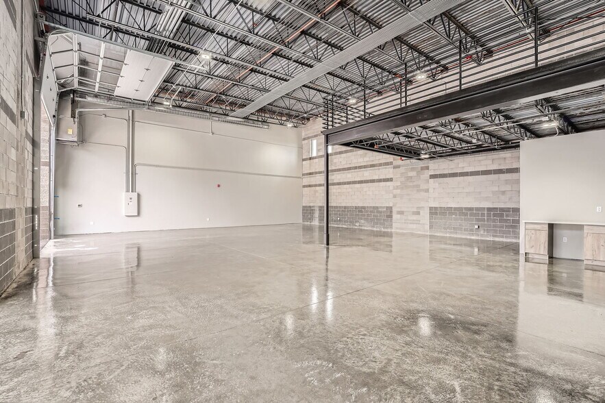 More Photos Of 10264 Dransfeldt Rd, Parker Showroom For Lease