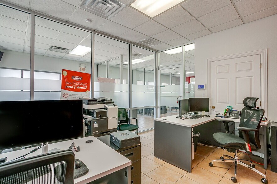 More Photos Of 1300 Jacksboro Hwy, Fort Worth Auto Dealership For Sale