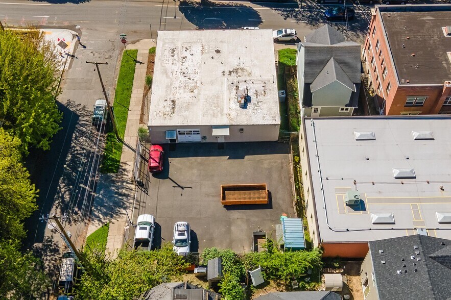 More Photos Of 835 SE 17th Ave, Portland Office For Sale