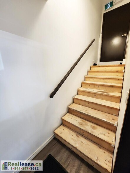 More Photos Of 138 Main St W, Shelburne Storefront Retail Residential For Lease