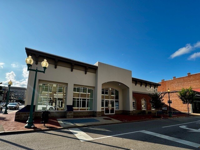More Photos Of 620 Virginia St E, Charleston Bank For Lease