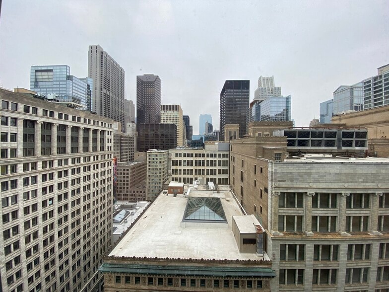 More Photos Of 111 N Wabash Ave, Chicago Office For Sale