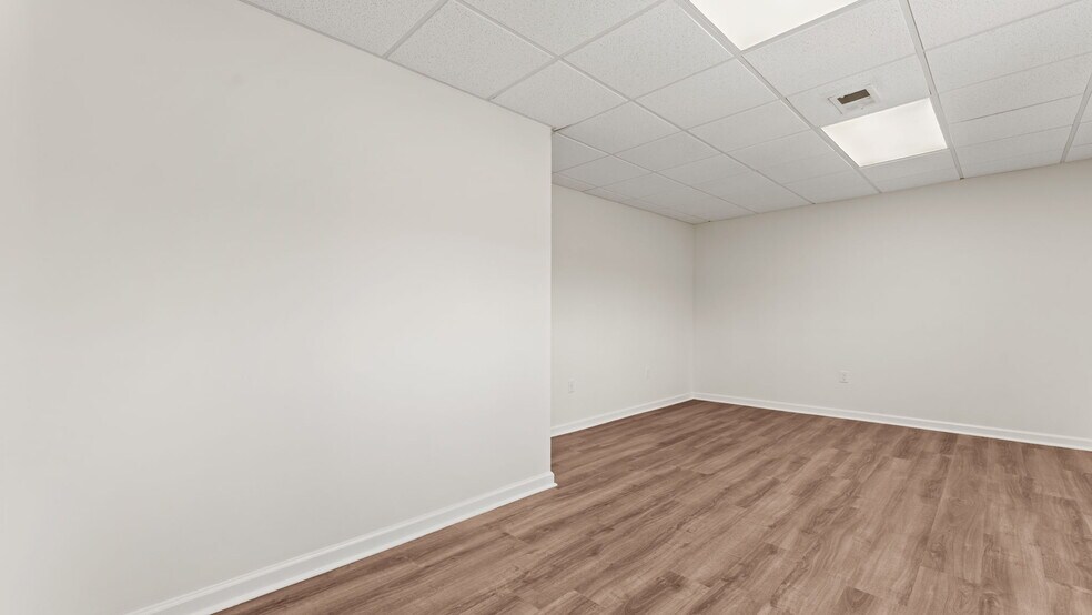 More Photos Of 5280 Atlanta Hwy, Alpharetta Auto Repair For Lease