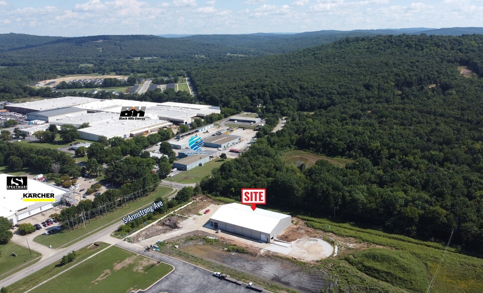 More Photos Of 2759 S Armstrong Ave, Fayetteville Industrial For Lease