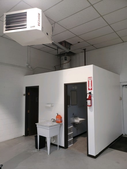 More Photos Of 3878-3898 S Jason St, Englewood Warehouse For Sale