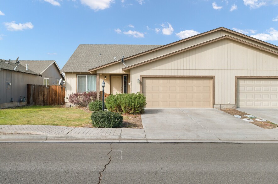 More Photos Of 302 SE Leisek Way, Madras Multifamily For Sale