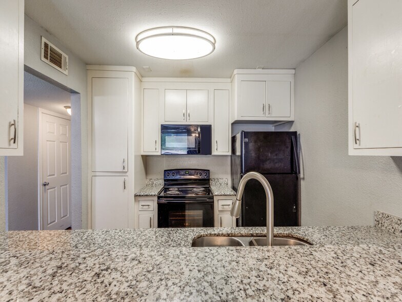 More Photos Of 311 Gladstell St, Conroe Apartments For Sale