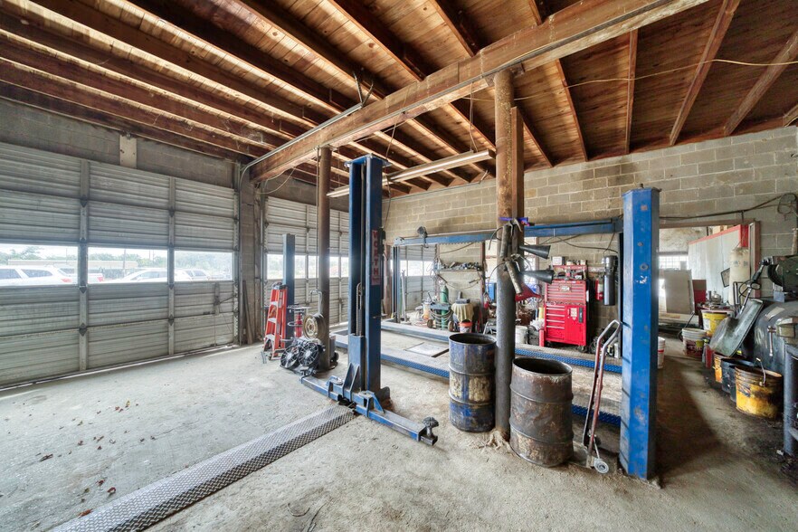 More Photos Of 102 Highway 39 S, Normangee Specialty For Sale