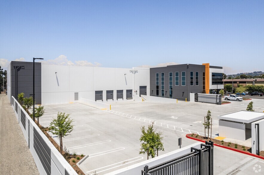 More Photos Of 2442 N American Way, Orange Unknown For Lease