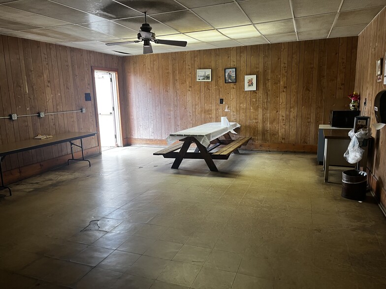 More Photos Of 1495 N Main St, Hendersonville Industrial For Lease