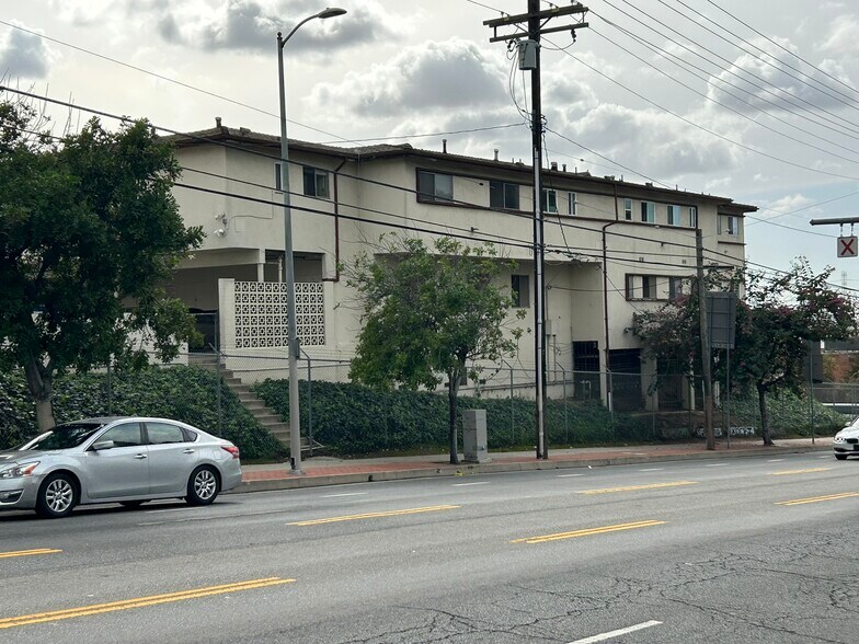More Photos Of 405 S Boyle Ave, Los Angeles Apartments For Sale