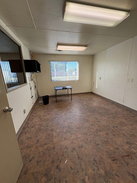More Photos Of 810 Deal St, Highland Industrial For Sale