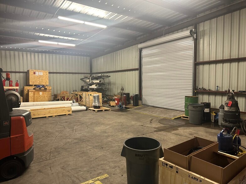 More Photos Of 806 Tradesmens Park Loop, Hutto Warehouse For Lease