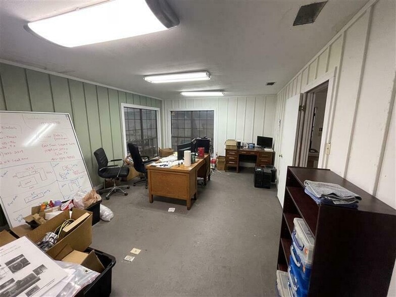 More Photos Of 14933 FM 2964, Whitehouse Warehouse For Lease