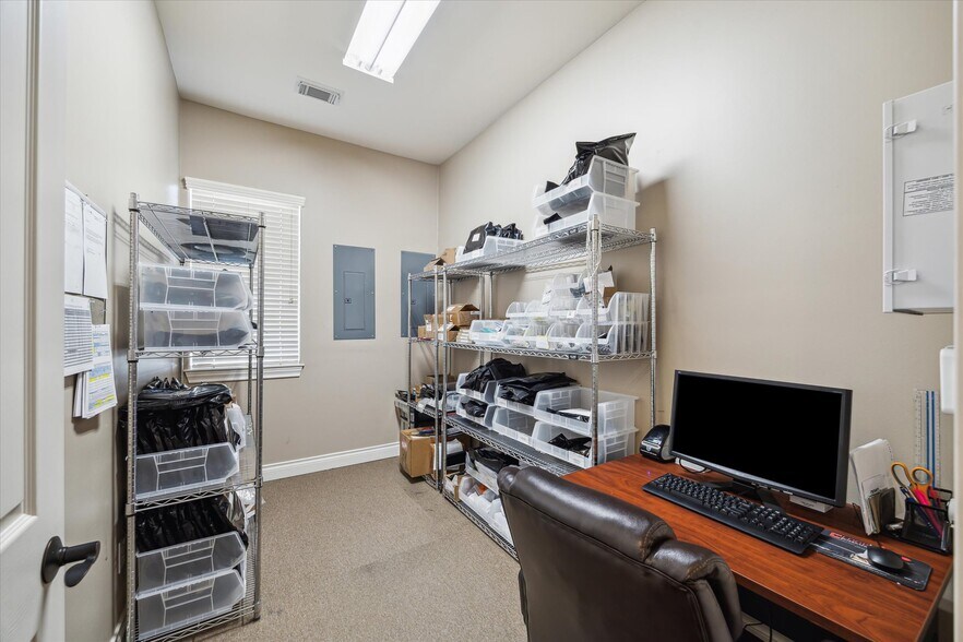 More Photos Of 435 Mason Park Blvd, Katy Loft Creative Space For Sale