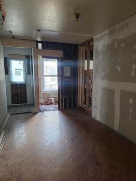 More Photos Of 33 Oak St, Brattleboro Apartments For Sale