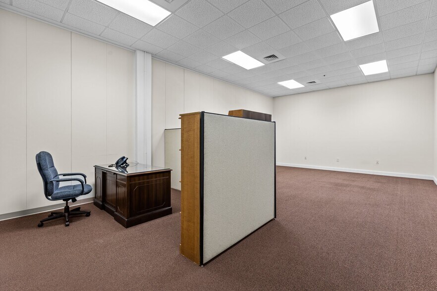 More Photos Of 327 N Queen St, Kinston Office For Lease