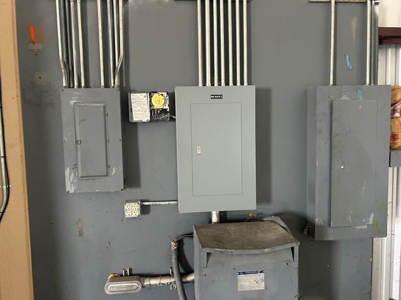 More Photos Of 650 6th St SW, Winter Haven Manufacturing For Lease