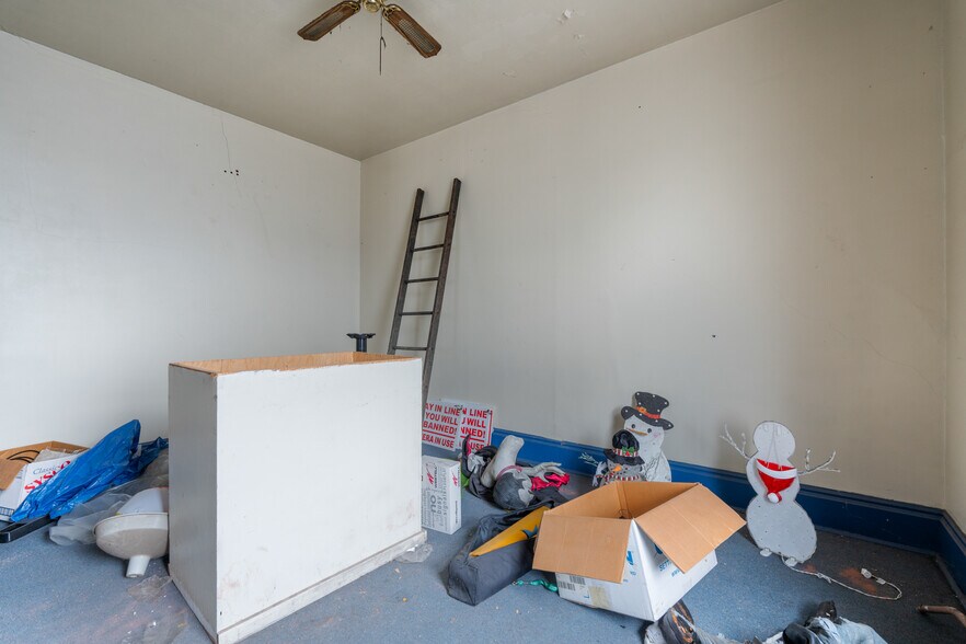 More Photos Of , Utica Unknown For Sale