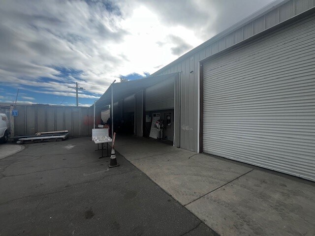 More Photos Of 117 V St, Bakersfield Warehouse For Lease