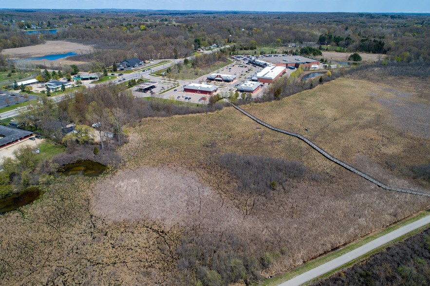 More Photos Of 9580-9616 Chilson Commons, Pinckney Unknown For Lease