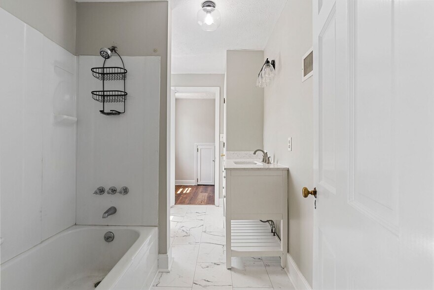 More Photos Of 454 Big Hill Ave, Richmond Office For Sale